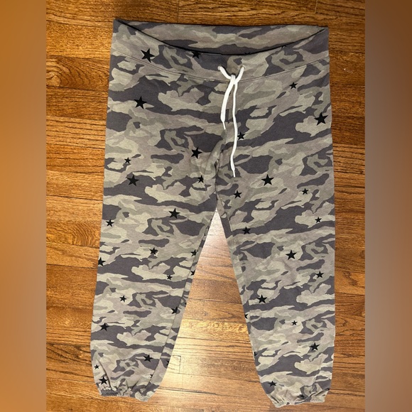 Monrow camo stars drawstring elastic bottom sweatpants - Picture 1 of 3